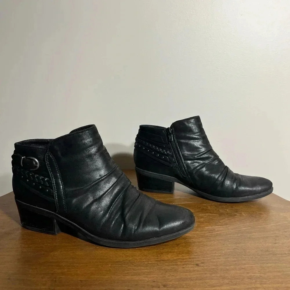 Women's Baretraps GENE black bootie size 9